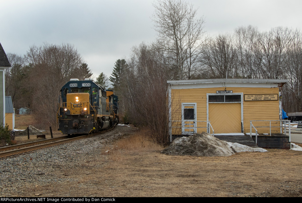 CSXT 8009 Leads L070 at Monmouth ME